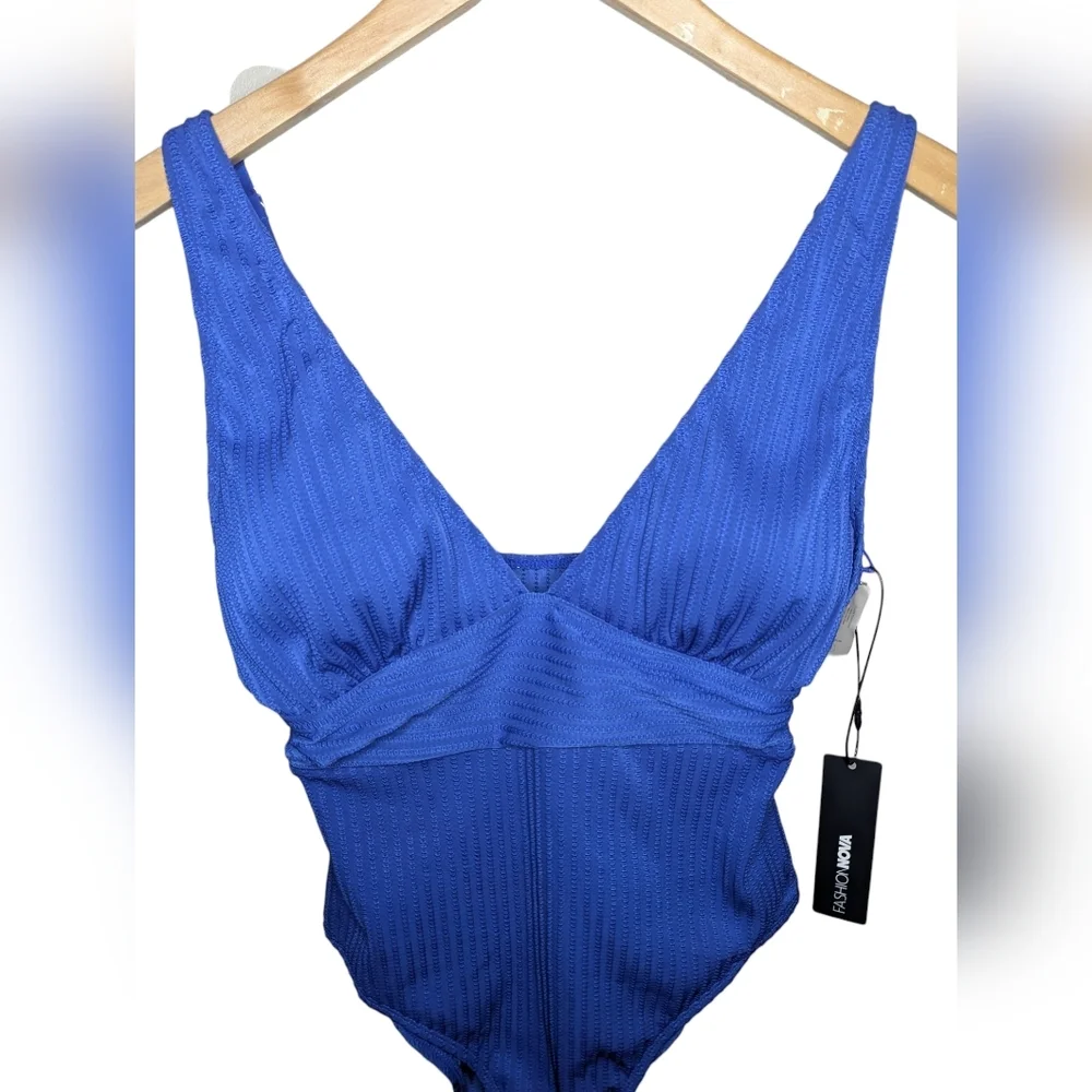 Fashion Nova Textured One Piece Swimsuit Large Royal Blue Padded V Neck Surf NWT